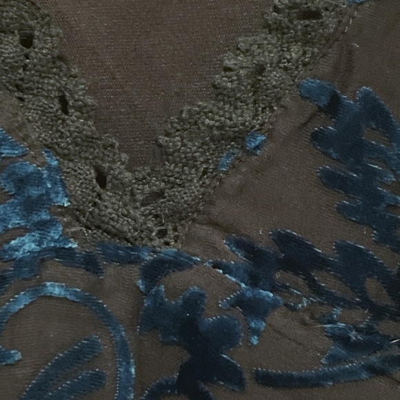 Elegant Blue Velvet Top - Picture 5 of 9